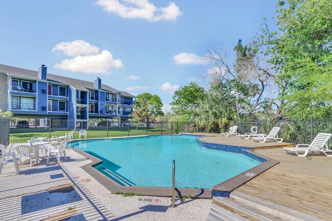 Building Photo - 18617 Egret Bay Blvd