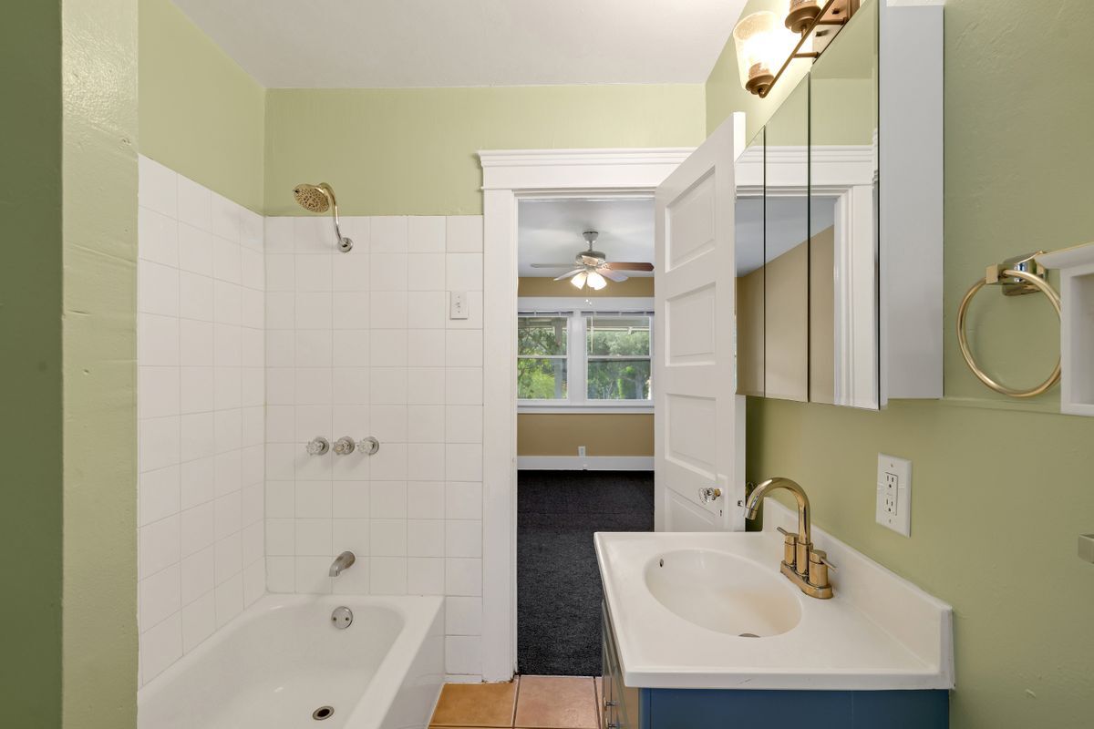 Building Photo - 505 E Olive Ave