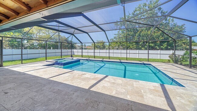 Building Photo - 3 Bedroom, 2 Bath Home with Pool Near Sies...
