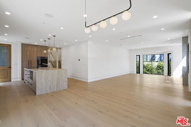 Building Photo - 1161 Stearns Dr