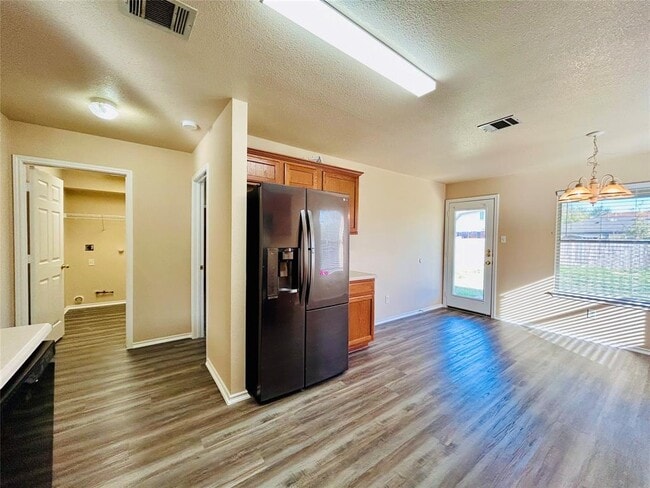 Building Photo - 1212 Sleepytime Trail