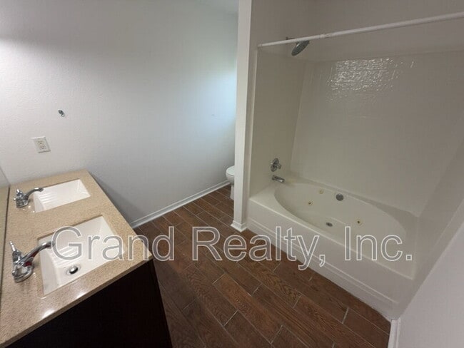 Building Photo - 1261 Mazurek Blvd