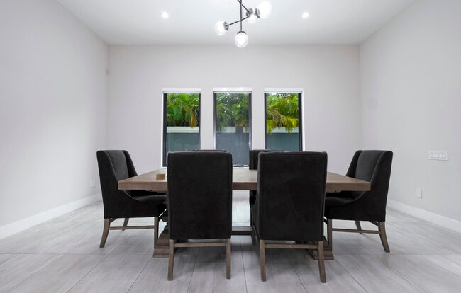 Building Photo - 5663 Brookfield Cir