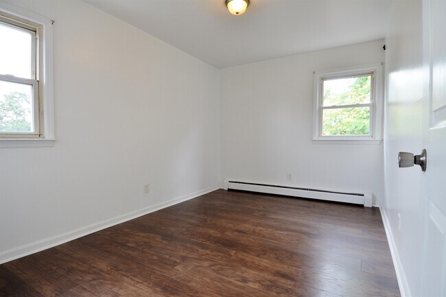 Building Photo - 121 Garfield Ave