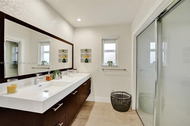 Building Photo - 1201 Washington St