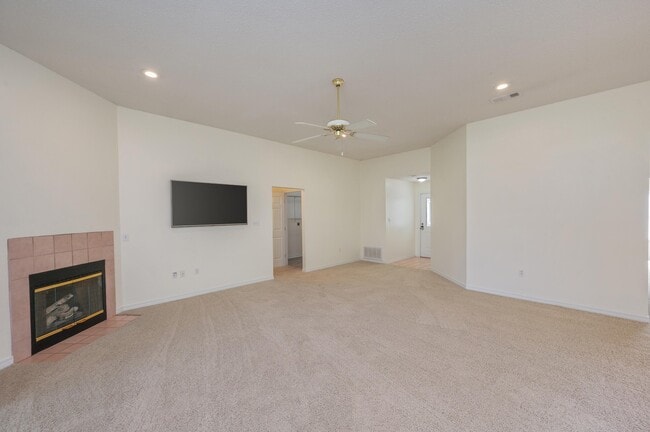 Building Photo - 437 S Shore Dr