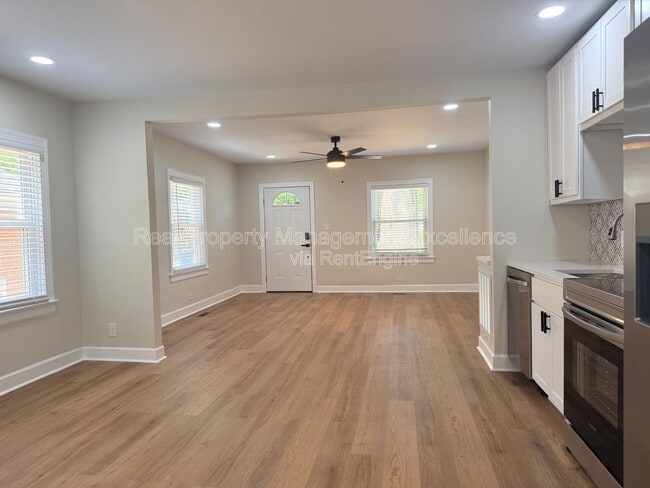 Building Photo - 114 E Club Blvd