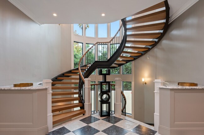 Building Photo - 517 N Camden Dr