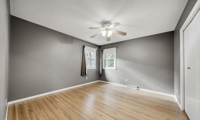 Building Photo - 6367 Zinnia Ln N