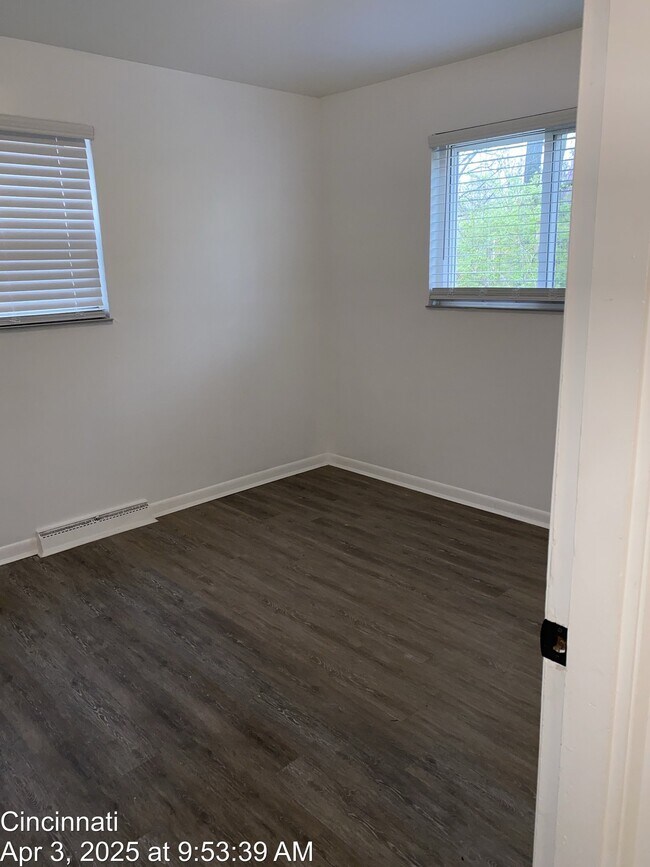 Building Photo - 4947 Charlemar Dr