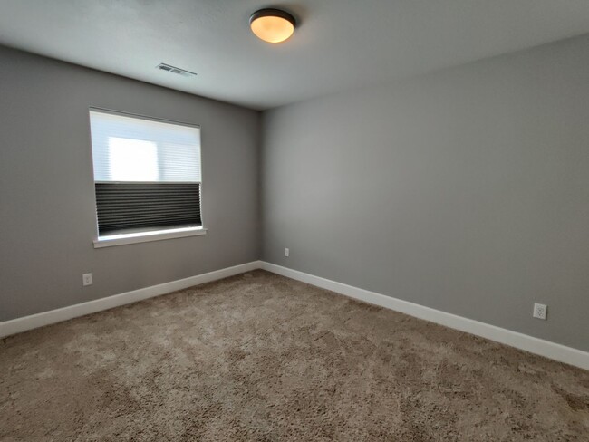 Building Photo - *DECEMBER SPECIAL* $500 OFF FIRST MONTHS RENT