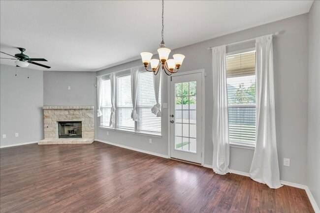 Building Photo - 1705 Uhland Dr