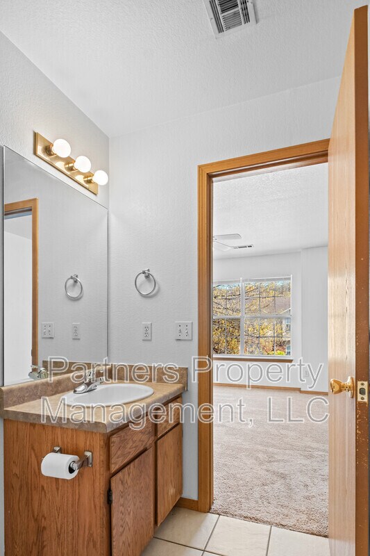 Building Photo - 888 S Curtis Ave