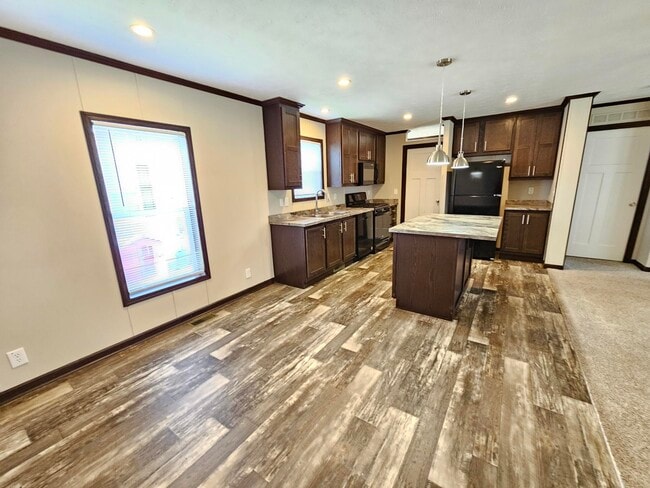 Building Photo - 46000 Geddes Rd