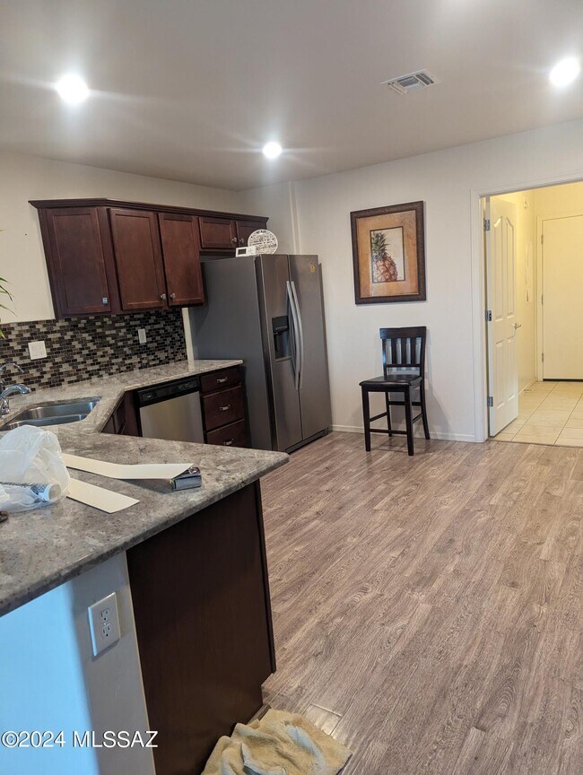 Building Photo - 7561 Kinnison Wash Lp