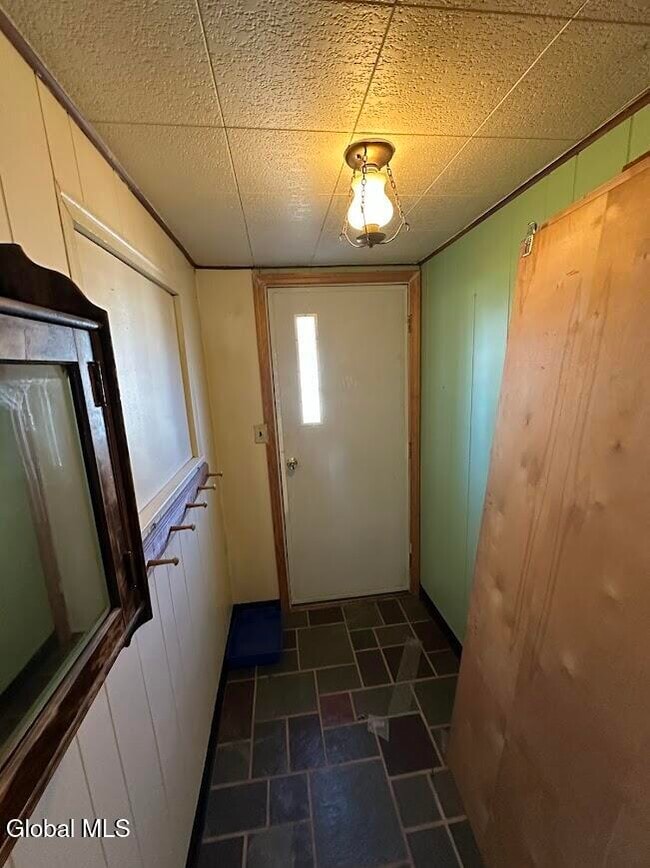 Building Photo - 98 Point Breeze Rd