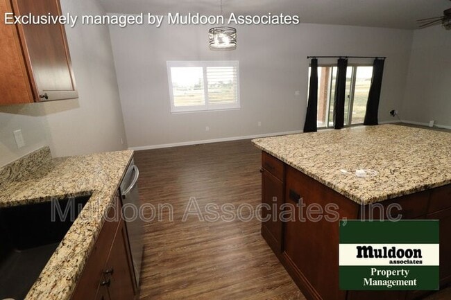 Building Photo - 1207 W De La Vista Ct