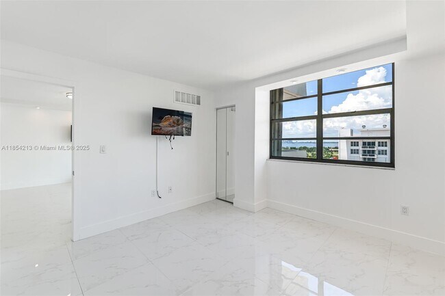 Building Photo - 5701 Collins Ave