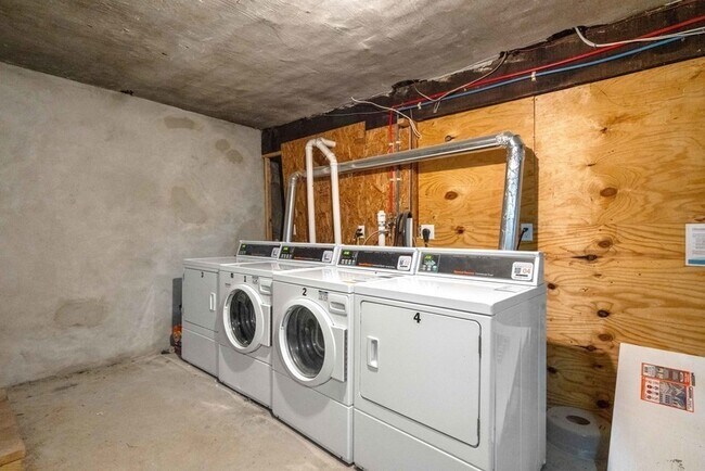 Building Photo - 193 Florence St