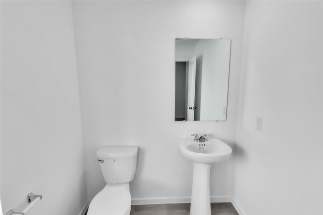 Building Photo - 27627 Village Cir Dr