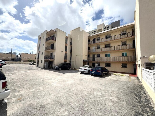 Building Photo - 1051 SW 1st St
