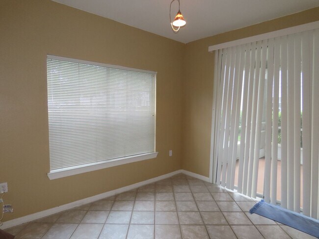 Building Photo - Orlando Park Central Gated Resort Style Co...