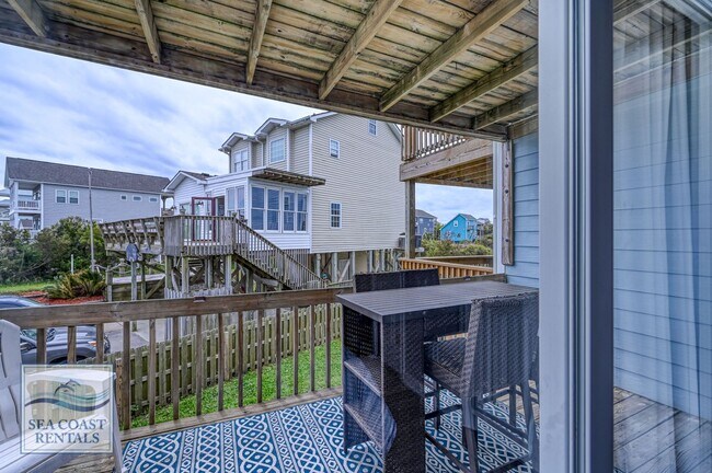 Building Photo - FULLY FURNISHED OFF-SEASON MONTHLY RENTAL ...