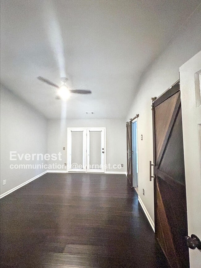 Building Photo - 160 Foxtail Dr
