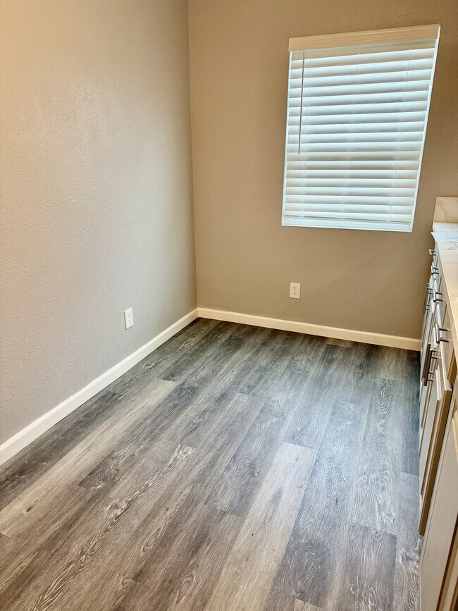 Building Photo - 972 S Hope Ave