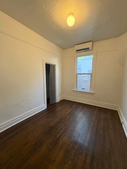 Building Photo - 859 S 900 E