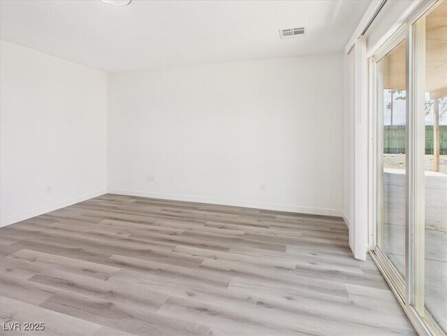 Building Photo - 5610 N Linda St