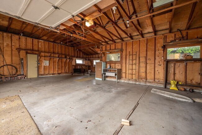 Building Photo - 532-534 Spokane