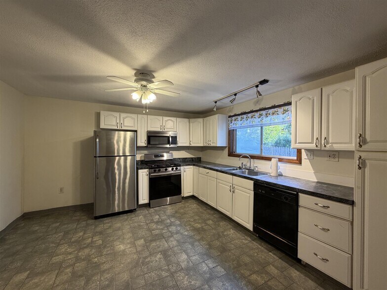 Primary Photo - 45 Prescott St