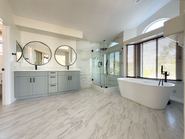 Building Photo - Spacious Home in Santa Fe Hills