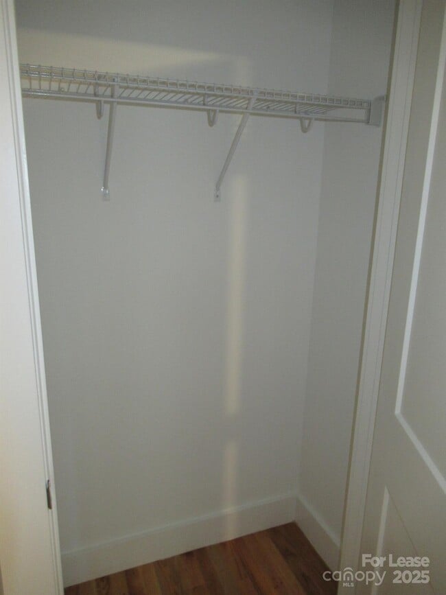 Building Photo - 2071 Gladwood Ln