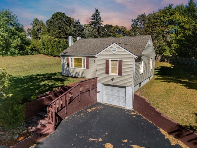 Primary Photo - 4 Lingert Ave