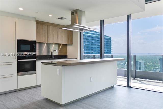 Building Photo - 1000 Brickell Plz