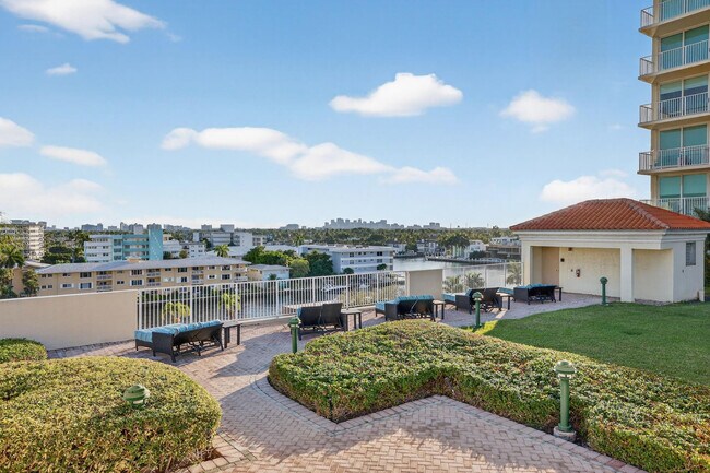 Building Photo - 3020 NE 32nd Ave