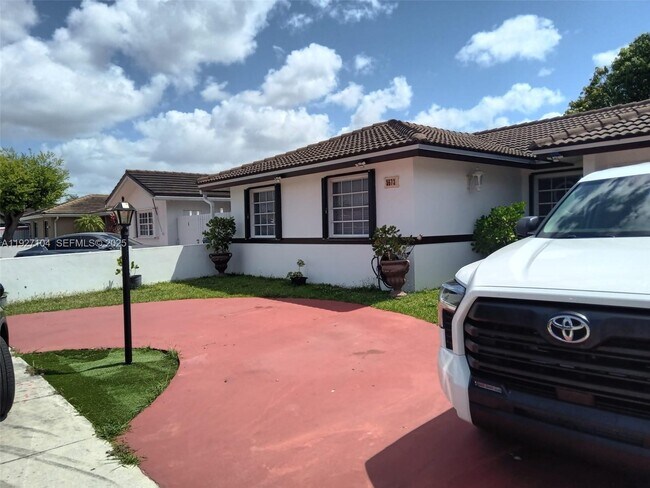 Building Photo - 5673 SW 149th Ave