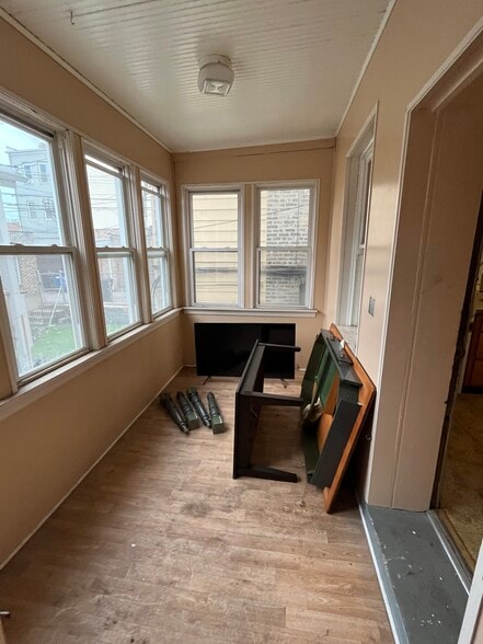 Indoor Porch - 2345 W 24th St