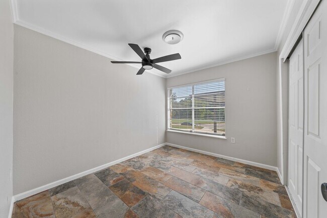 Building Photo - Spacious 4-Bedroom Retreat with Fireplace & Island Kitchen in New Braunfels