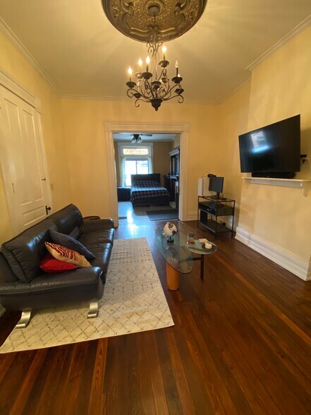 Living area- high ceilings - 410 Fairfield Ave