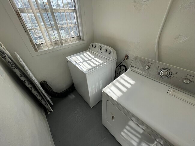 Building Photo - 575 NW 33rd St