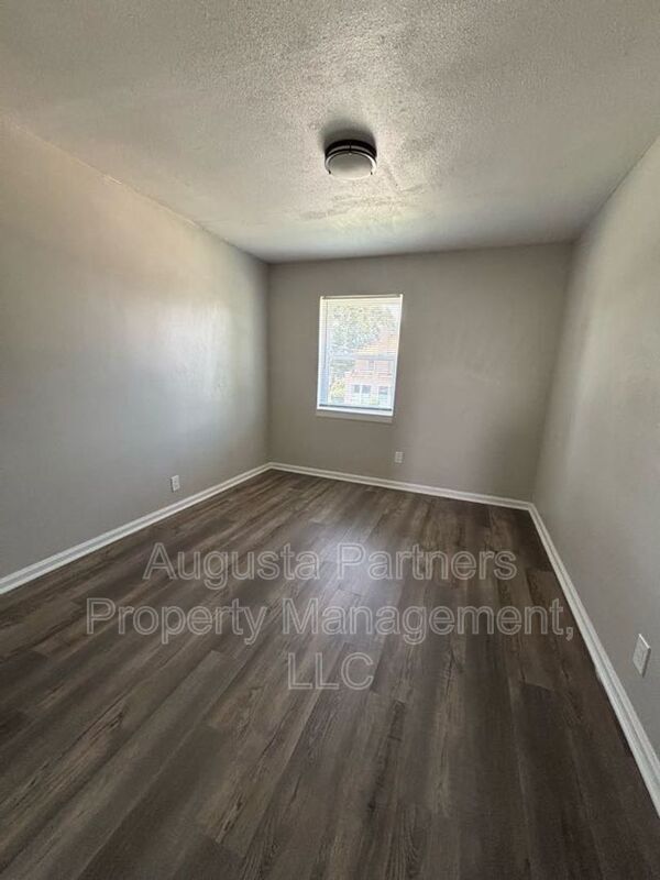 Building Photo - 110 3rd St