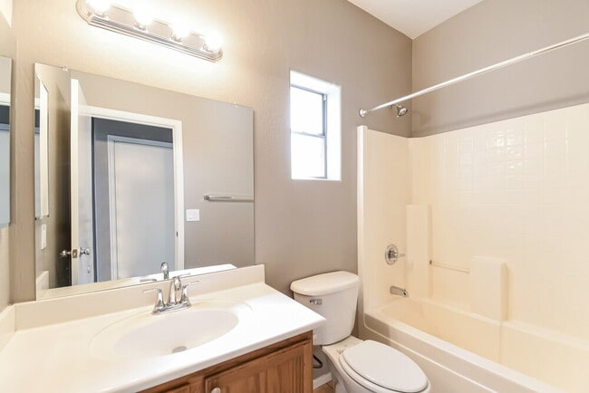 Building Photo - 327 N 76th Pl