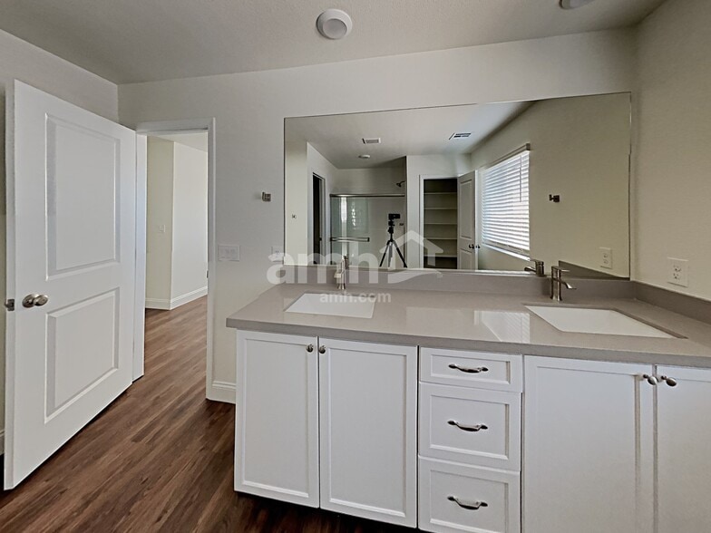 Building Photo - 6035 Schmidt St