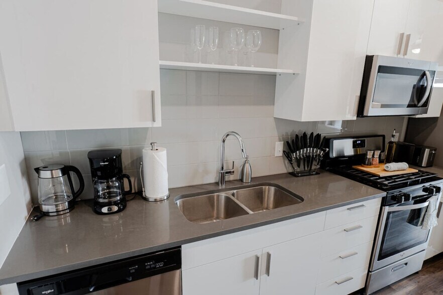 Building Photo - 241 W 200 S