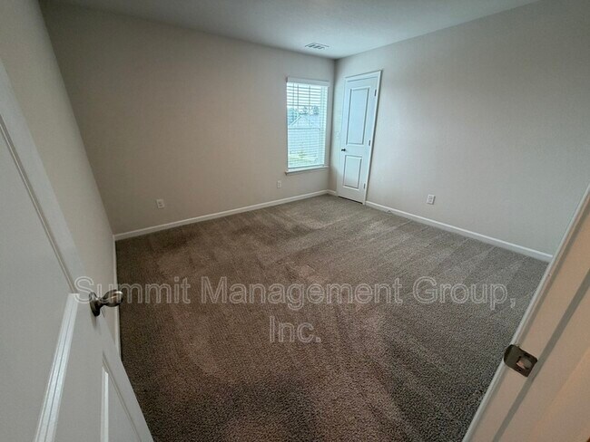 Building Photo - 219 Limestone Cir