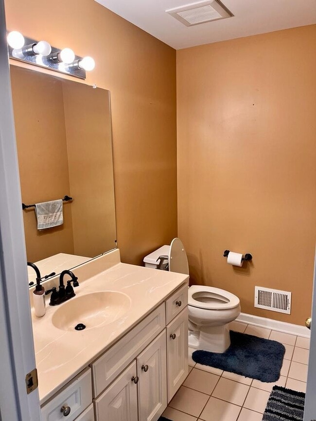 Building Photo - 65 Demarest Dr