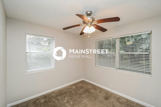 Building Photo - 3 Bedroom Pet-Friendly Home in Jacksonville, FL with Main Street Renewal